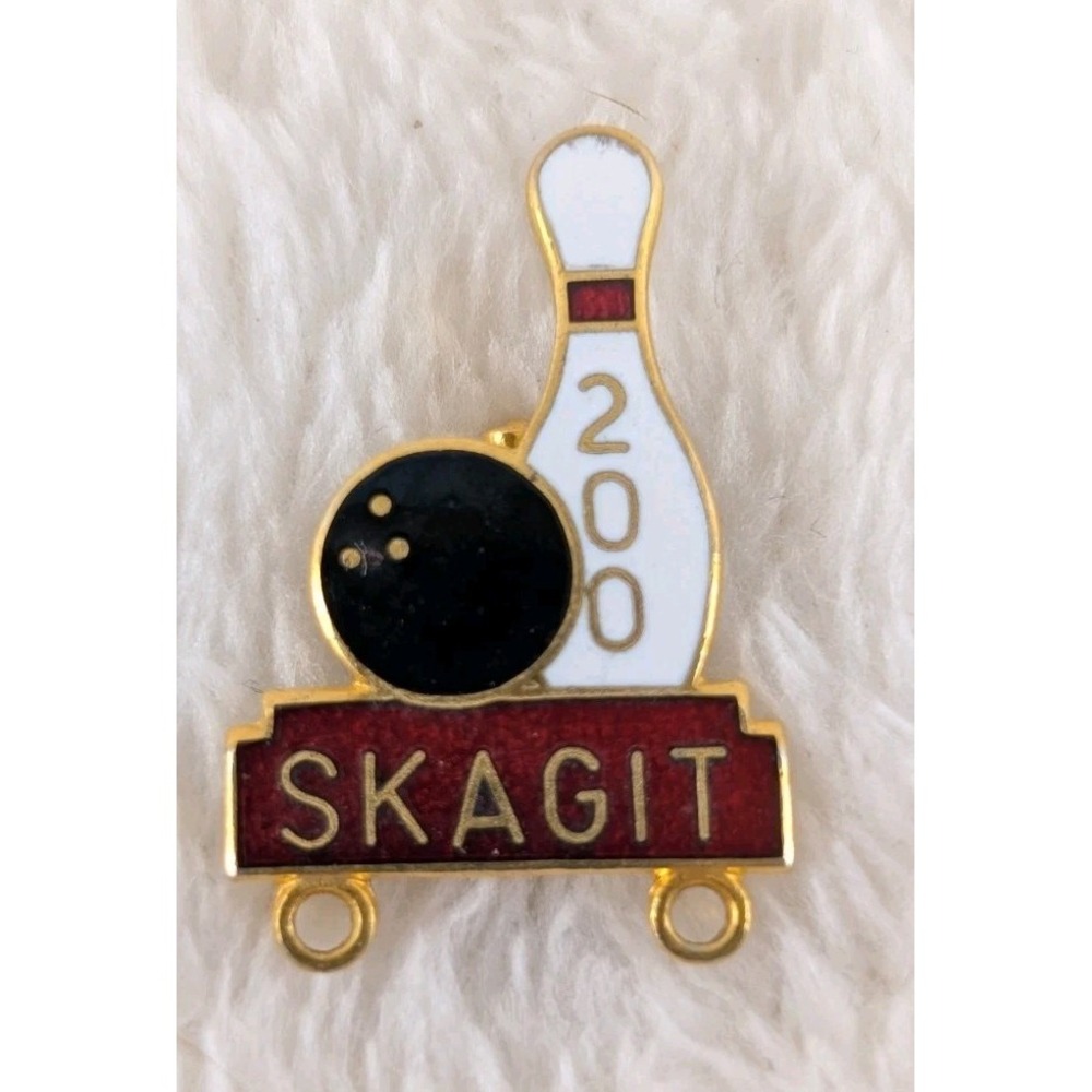 Vintage Skagit 200 Bowling Award Pin Enamel Gold Tone League‎ Achievement Badge